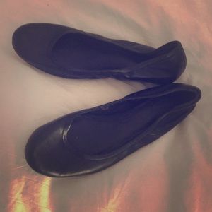 Vera Wang “Lillian” black leather ballet flats